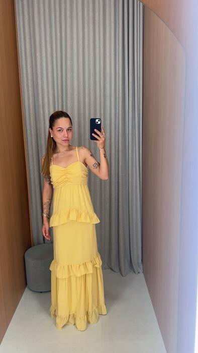 Vestido Manteiga - vestido longo, com balanço em camadas três marias, no amarelo manteiga.
